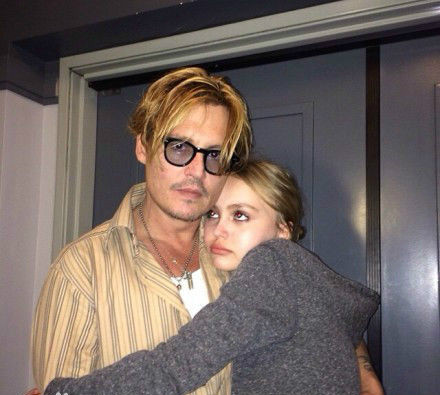 德普16岁女儿被时尚大牌看中偏爱离婚男模