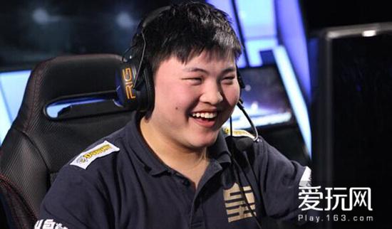 LOL职业选手Uzi频繁转会为了啥?终于看清他了