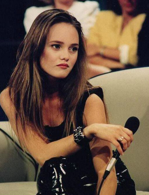 德普16岁女儿被时尚大牌看中偏爱离婚男模