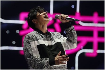 薛之谦蜜芽六一惊奇夜玩兔 尽显段子手本色