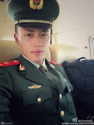 武警不输宋仲基:武警特战队员杨明鑫五官俊朗