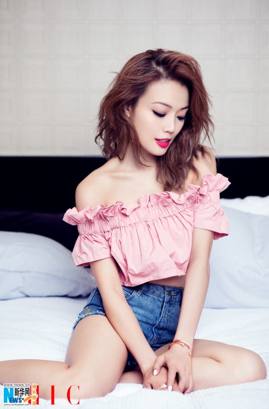容祖儿淑女味十足 尽显在歌后外表下的温婉魅力