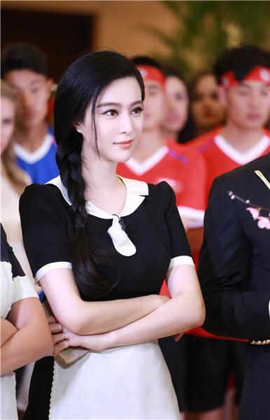  范冰冰女仆装惊艳  女人味十足网友直呼大黑牛