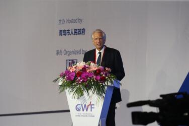 2016青岛·中国财富论坛举行 法国前总理发表主旨演讲
