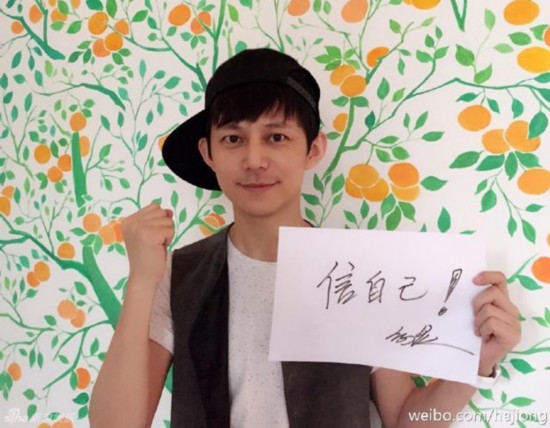 杨紫嘟嘴卖萌自拍又撞脸 细数明星高考祝福云