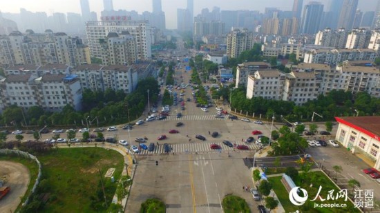 本网经过无人机航拍南昌二中考点周边状况