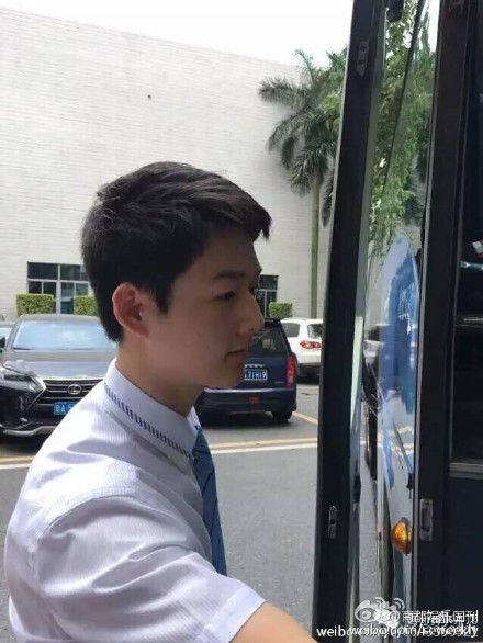  空少撞脸宋仲基  盘点那些撞脸草根的明星--重庆