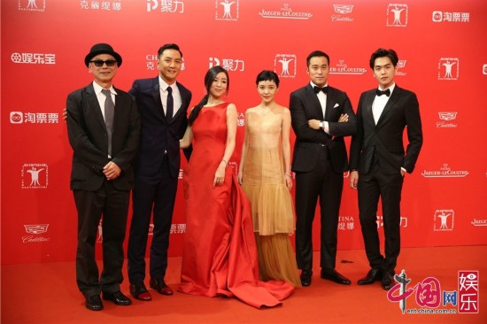 上海电影节开幕式星光熠熠 明星开启红毯返场