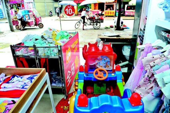  爷爷演习拐走孙子  善意的提醒变成惊吓奶奶吓