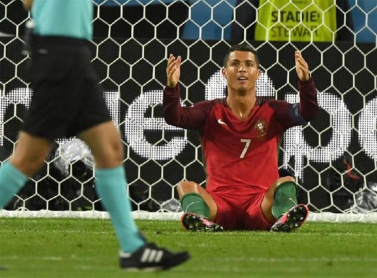 欧锦赛新军送葡萄牙大冷 C罗无奈被冰岛逼平