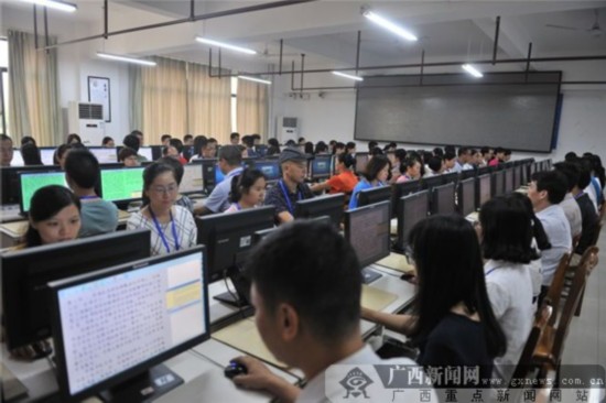 探秘广西高考阅卷点:答题卡图像按题切割(组图