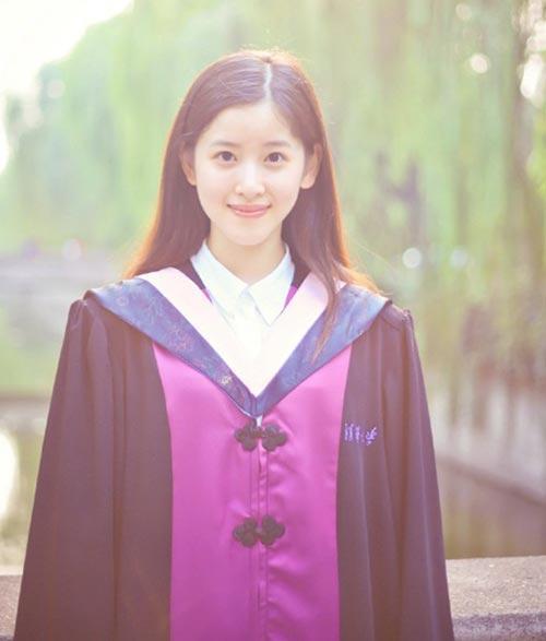 关晓彤曝高中毕业清纯照 80,90后女星毕业照谁最稚嫩