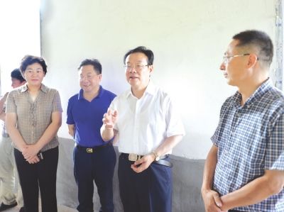 侯晓春：种好两棵“黄金树”带动千家万户养殖生态猪