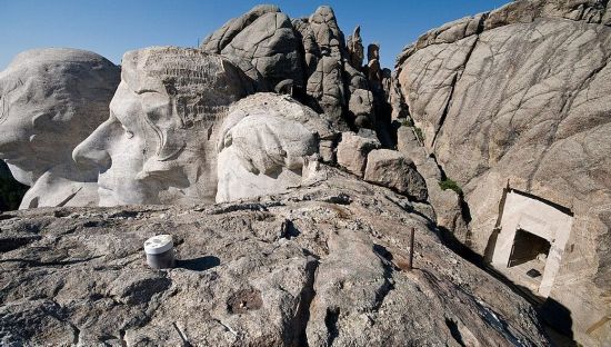 《夺宝奇兵》现实版?美国总统山背后惊现密