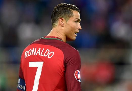 C罗发型背后的感人故事 饱受批评却倾心慈善