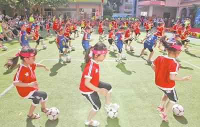 郑州11所校园足球特色幼儿园挂牌 具有示范意义