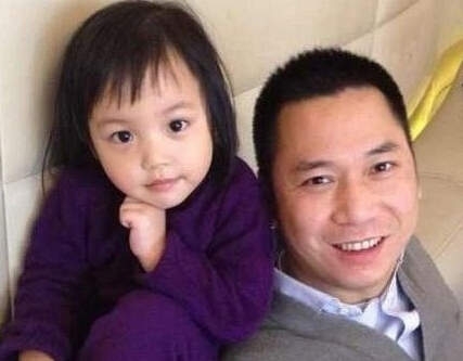 重庆视窗 文娱      赵薇女儿参加毕业典礼的照片曝光,赵薇女儿参加