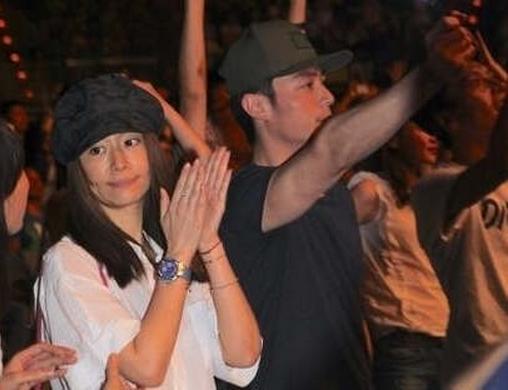 霍建华林心如首合体相约演唱会紧搂对方现场混