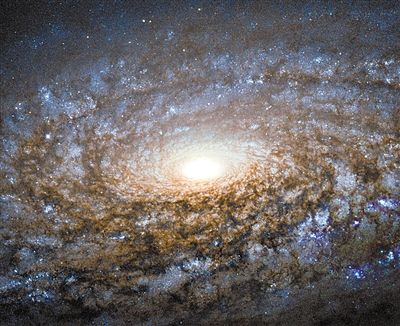 气泡星系(esa,nasa,贝尔法斯特女王大学的斯马特提供)