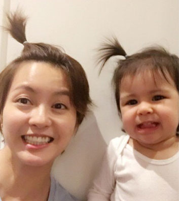 梁咏琪和女儿扎冲天歪辫卖萌 高颜值母女美得挪不开眼