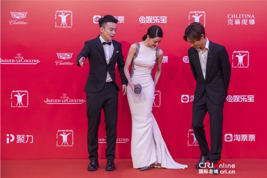 上海电影节闭幕红毯 众女星斗艳比拼性感--重庆视窗--人民网