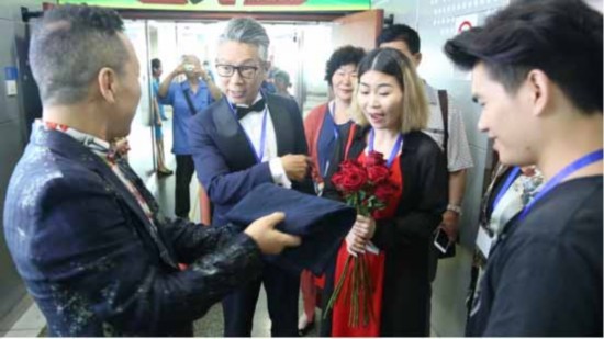 跳水哥爱上北漂姑娘同奋斗央视打造《完美婚礼》