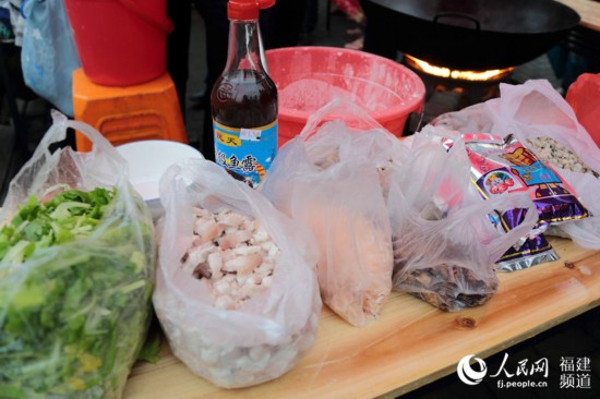 魚露、蝦米、肥肉為鼎邊糊增味不少 鄒家驊攝
