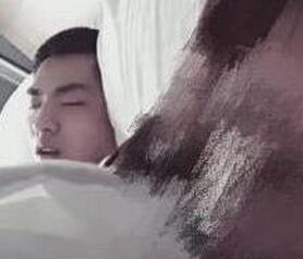  疑吴亦凡语音曝光  为小G娜订机票关怀无微不至