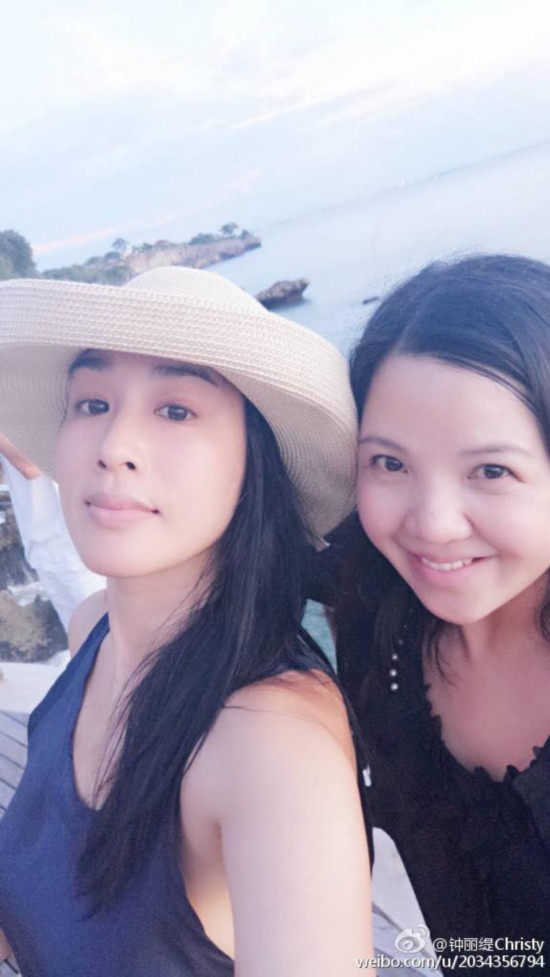 钟丽缇S曲线身材火辣 与小男友张伦硕拍婚纱配一脸