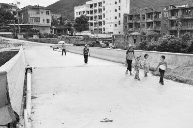 五云镇人口_赣县区五云镇(2)