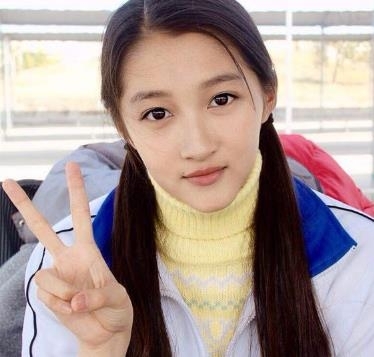 关晓彤被扒家底:高考成绩曝光总分552 张雪迎