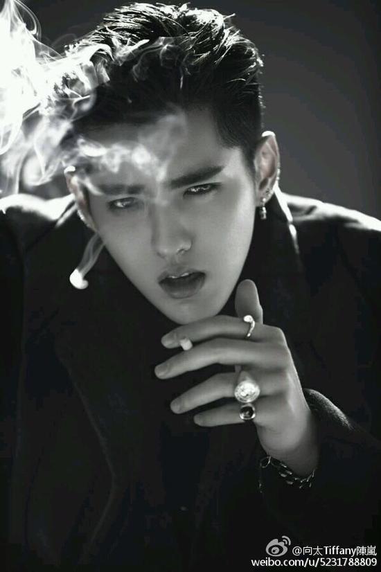 向太声援吴亦凡 支招撩妹称要找外国妞没心机