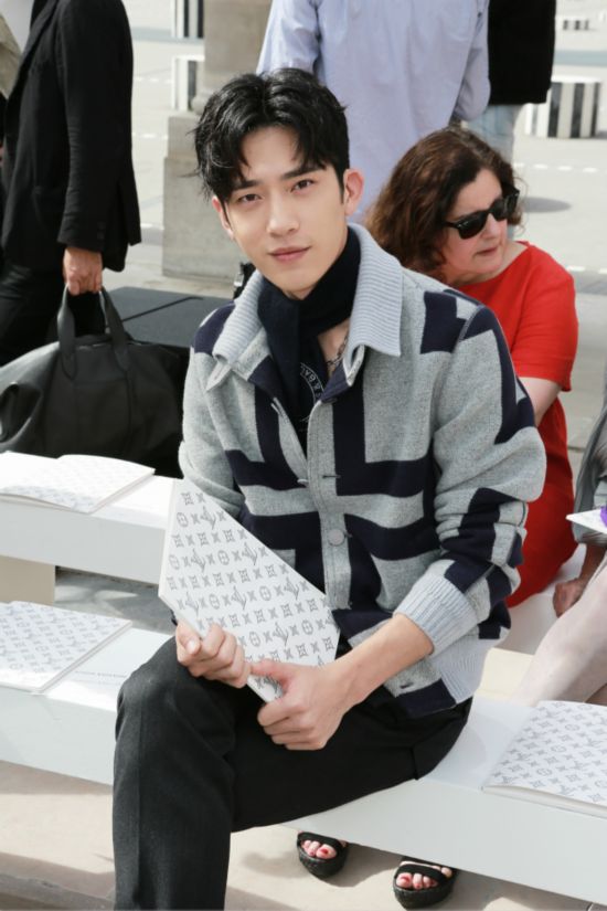 一个大写的独宠boy!井柏然三度受邀巴黎看秀