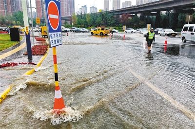 任性大雨致城区多处积水 12319西安市政热线