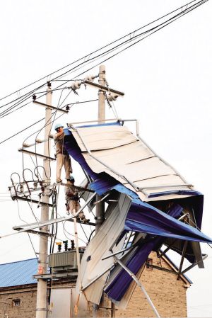 镇江供电公司抢修队伍完成阜宁抗灾保电任务