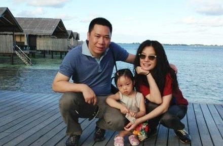 赵薇否认离婚传闻:最有趣的误会 老公黄有龙身