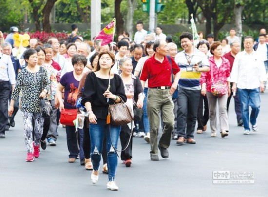 台媒:當局再不解決陸客減少問題 業者將上街頭抗議