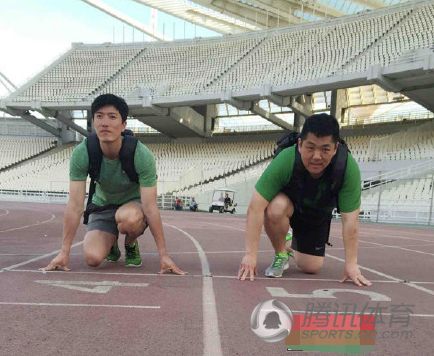 刘翔又跨栏啦!飞人潇洒英姿不减当年(图)