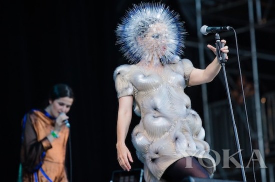 ����J����Iris Van Herpen�m��