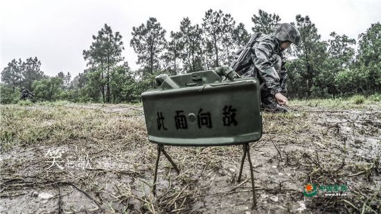 军校特色毕业礼:地爆尖兵的战场突击(组图)