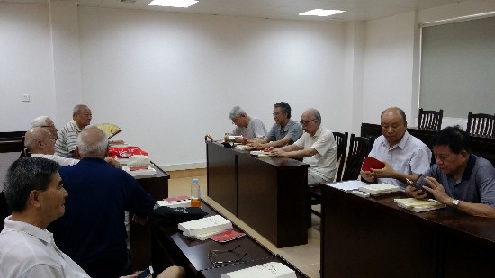 广西食药监局组织离退休老干部开展两学一做