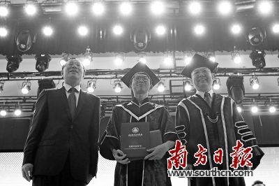 深圳首批应用型本科生毕业 两所母校三张证书