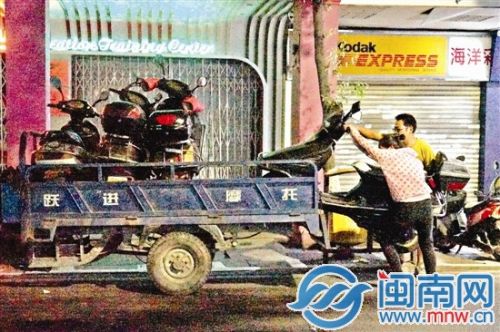 泉州市区电动车门店生意火爆 市民连夜换购合