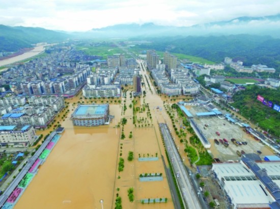 航拍:暴雨侵袭 榕江县城告急【图】--贵州频道--人民