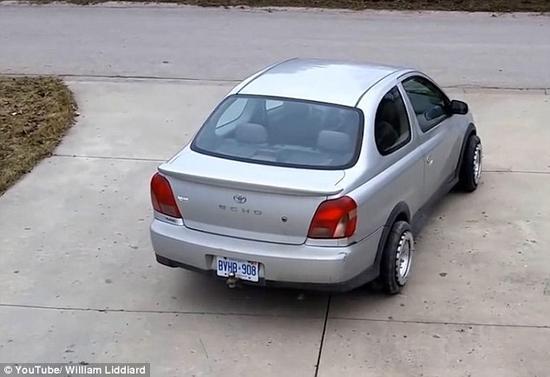 英国男子发明全向轮胎 汽车可原地旋转不费力