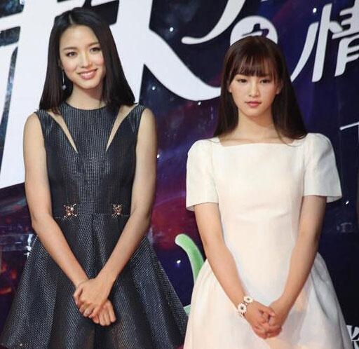 张梓琳和黄灿灿,黄美人还是适合在照片里欣赏