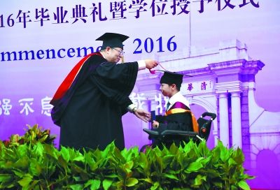 今年起高校自行设计学位证 校训标志性建筑将