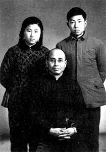 柳青与女儿刘可风和长子刘长风 《柳青传》 刘可风 著 人民文学出版社 柳青与女儿刘可风和长子刘长风 《柳青传》 刘可风 著 人民文学出版社