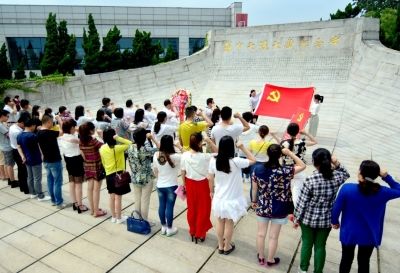 南通海安高新区部分党员集中宣誓庆建党95周