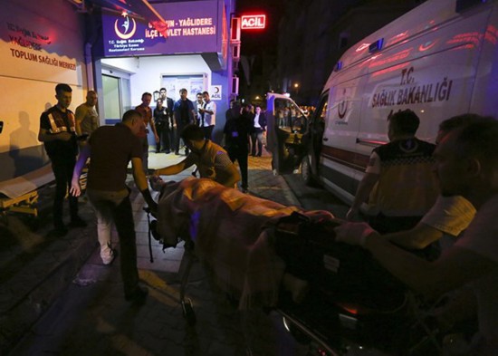 土耳其军方一架直升机坠毁 致多人死伤(组图)-